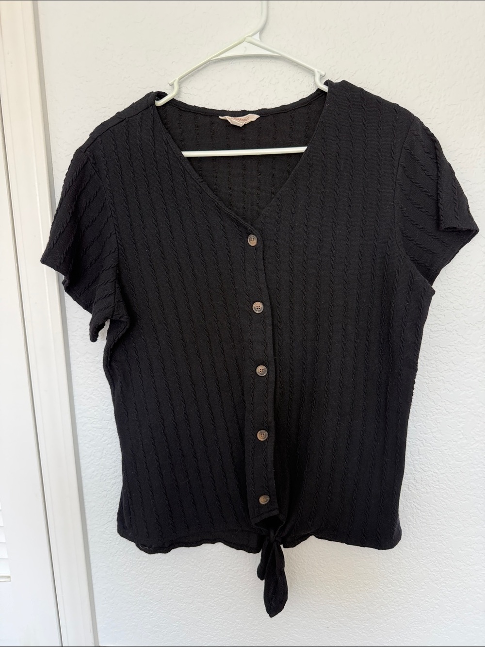 Women’s Black Button-Front Tie-Hem Blouse